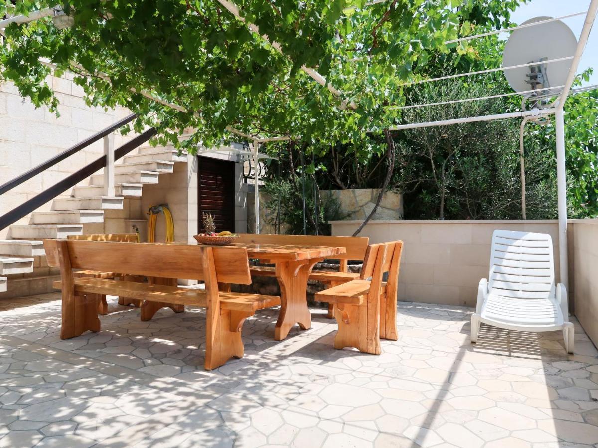 Ivo - Mka230 By Interhome *